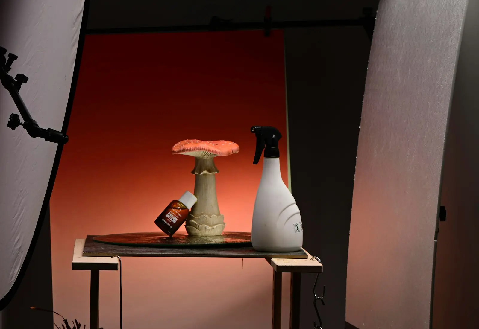 Escenario de fotografía de producto con iluminación de estudio